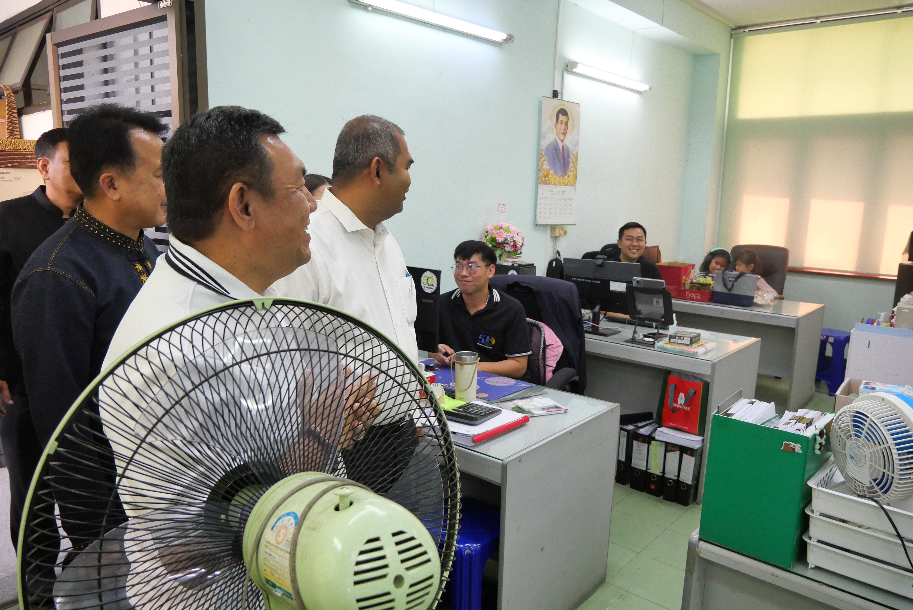 title - เลขาธิการ ส.ป.ก. ตรวจเยี่ยมบุคลากร ส.ป.ก. ถนนราชดำเนินนอก